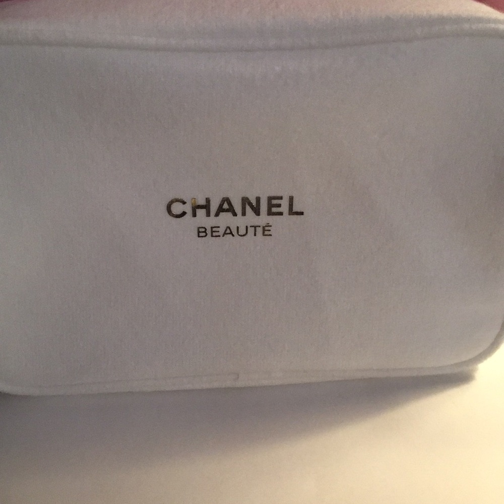 Chanel Beauté White Bag